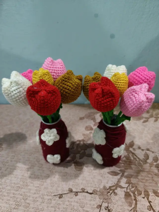 Hande Made Crochet Guldasta With Handmaded Beautiful Flowers 